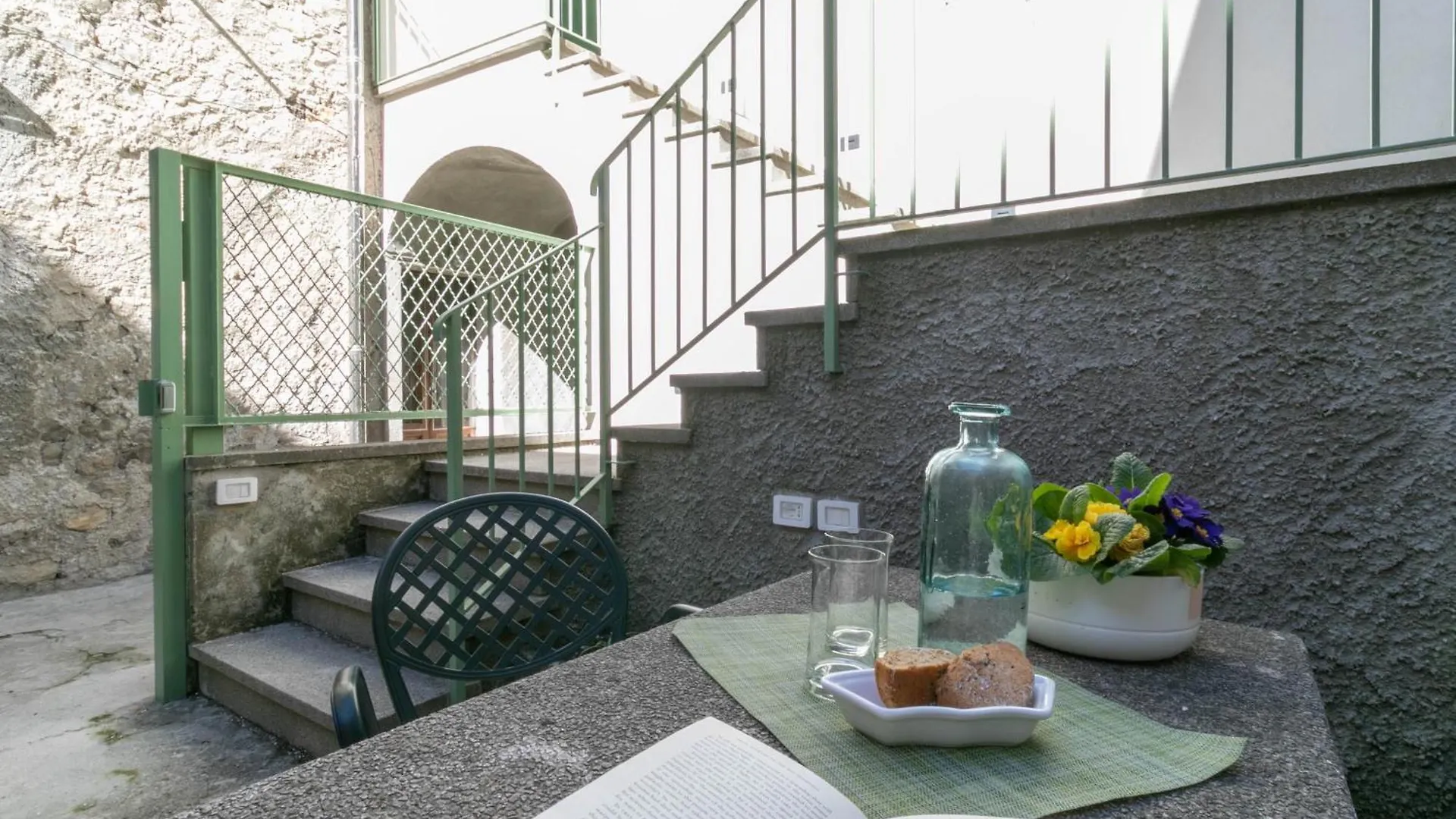 Mamma Ciccia - Modern Apt In The Historic Centre Mandello del Lario 0*,  Italy