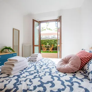  Apartment - Lakeside Bliss