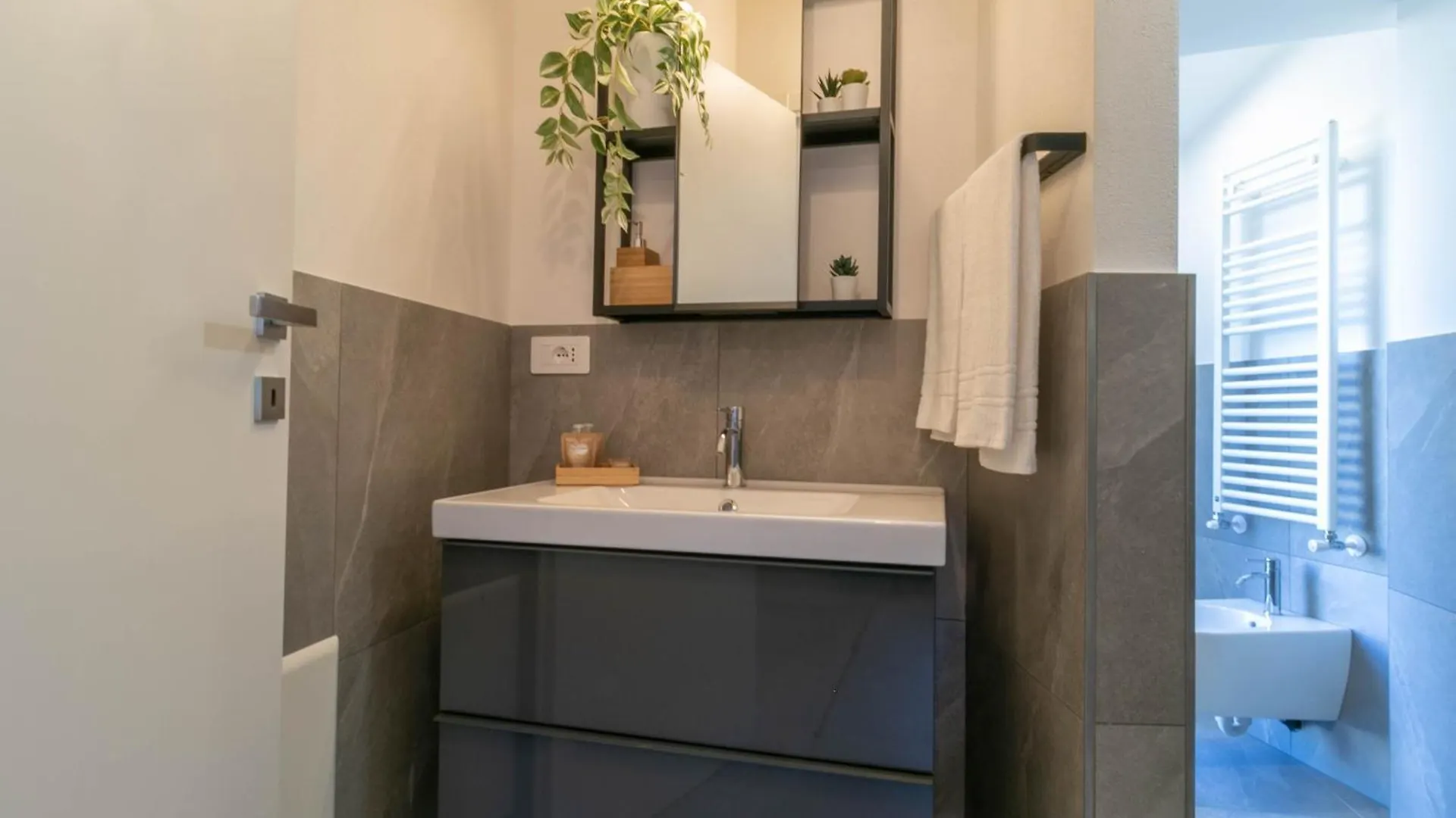 Mamma Ciccia - Modern Apt In The Historic Centre Mandello del Lario Italy